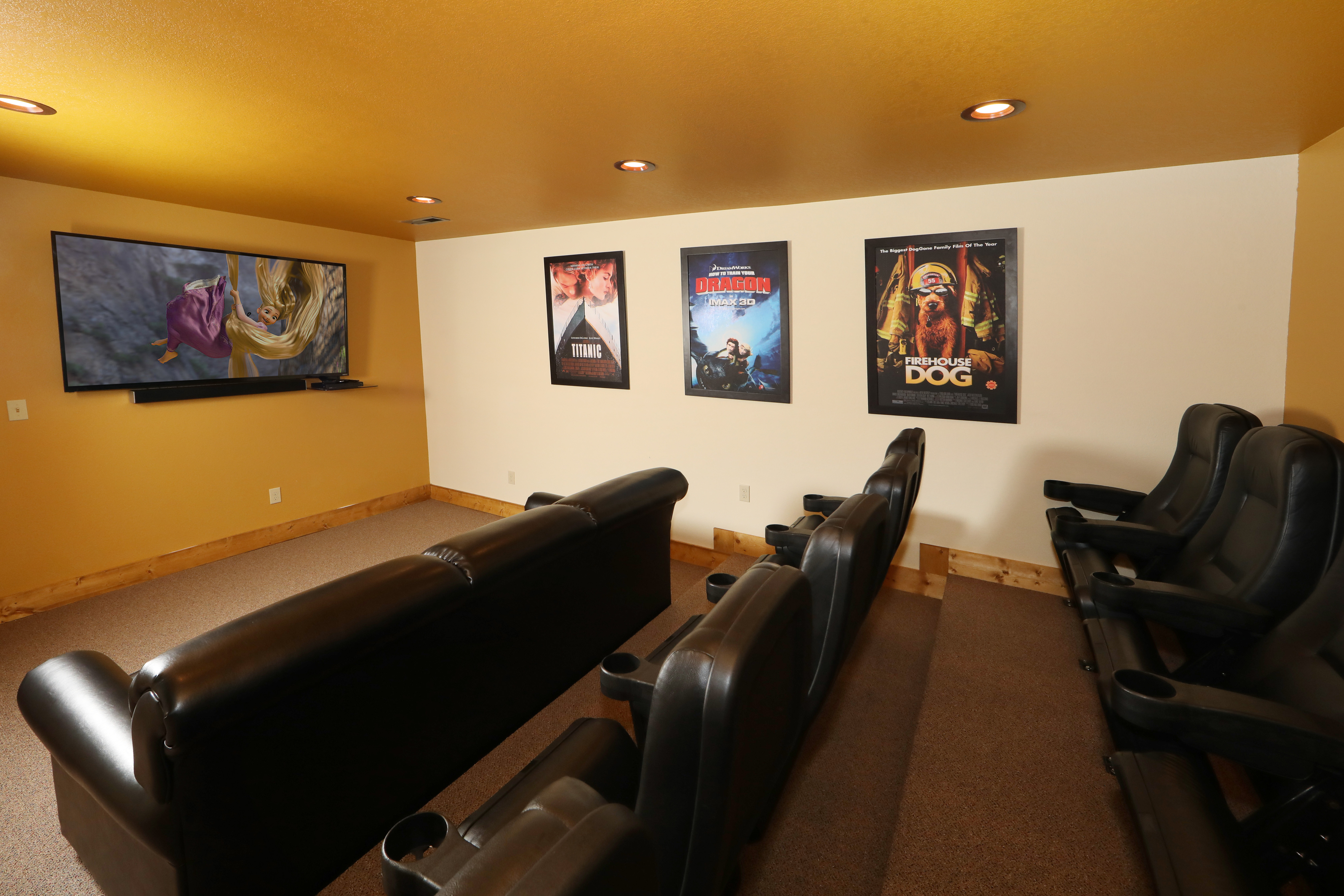 Movie Dive-Inn | Photo 14