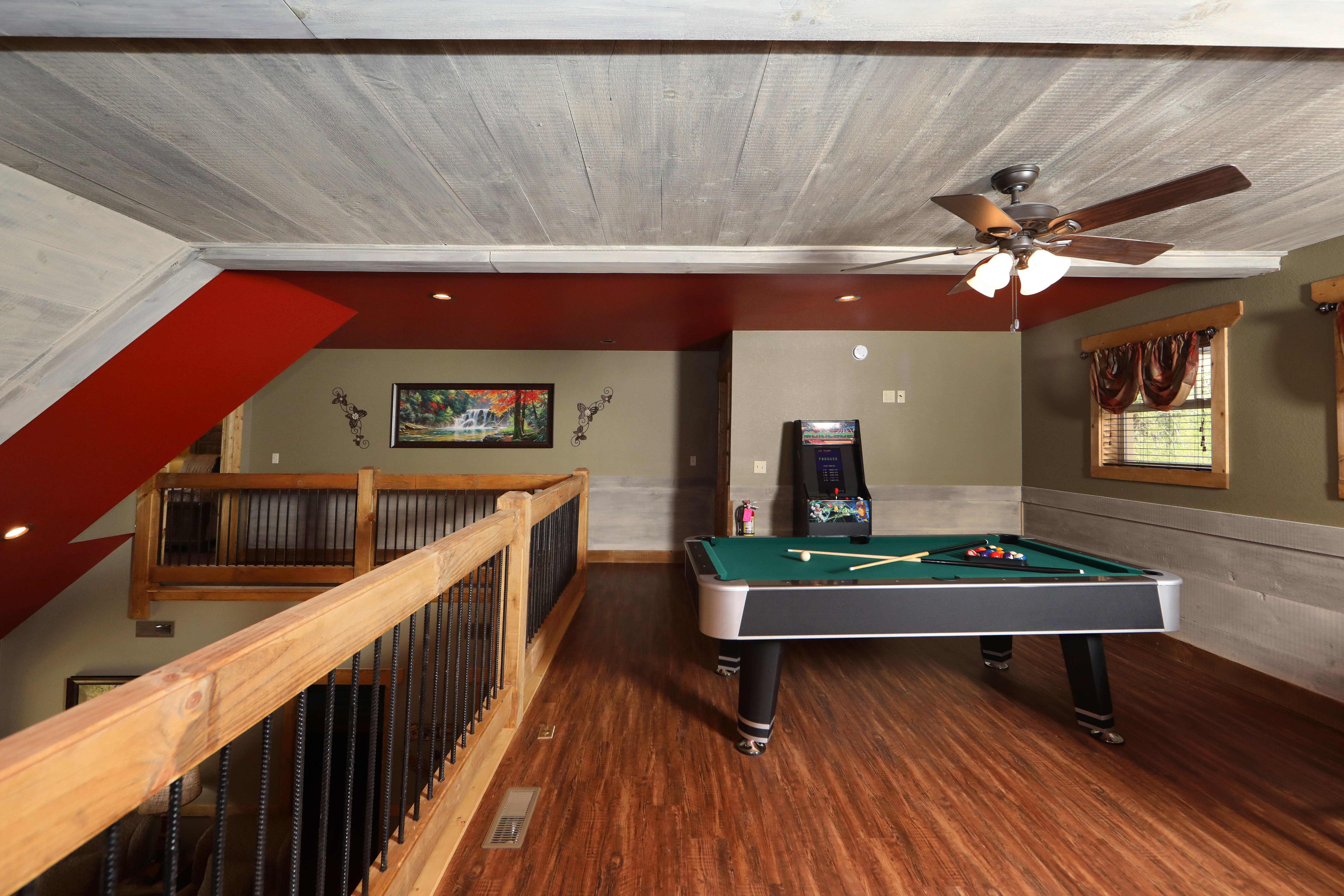 Movie Dive-Inn | Photo 13