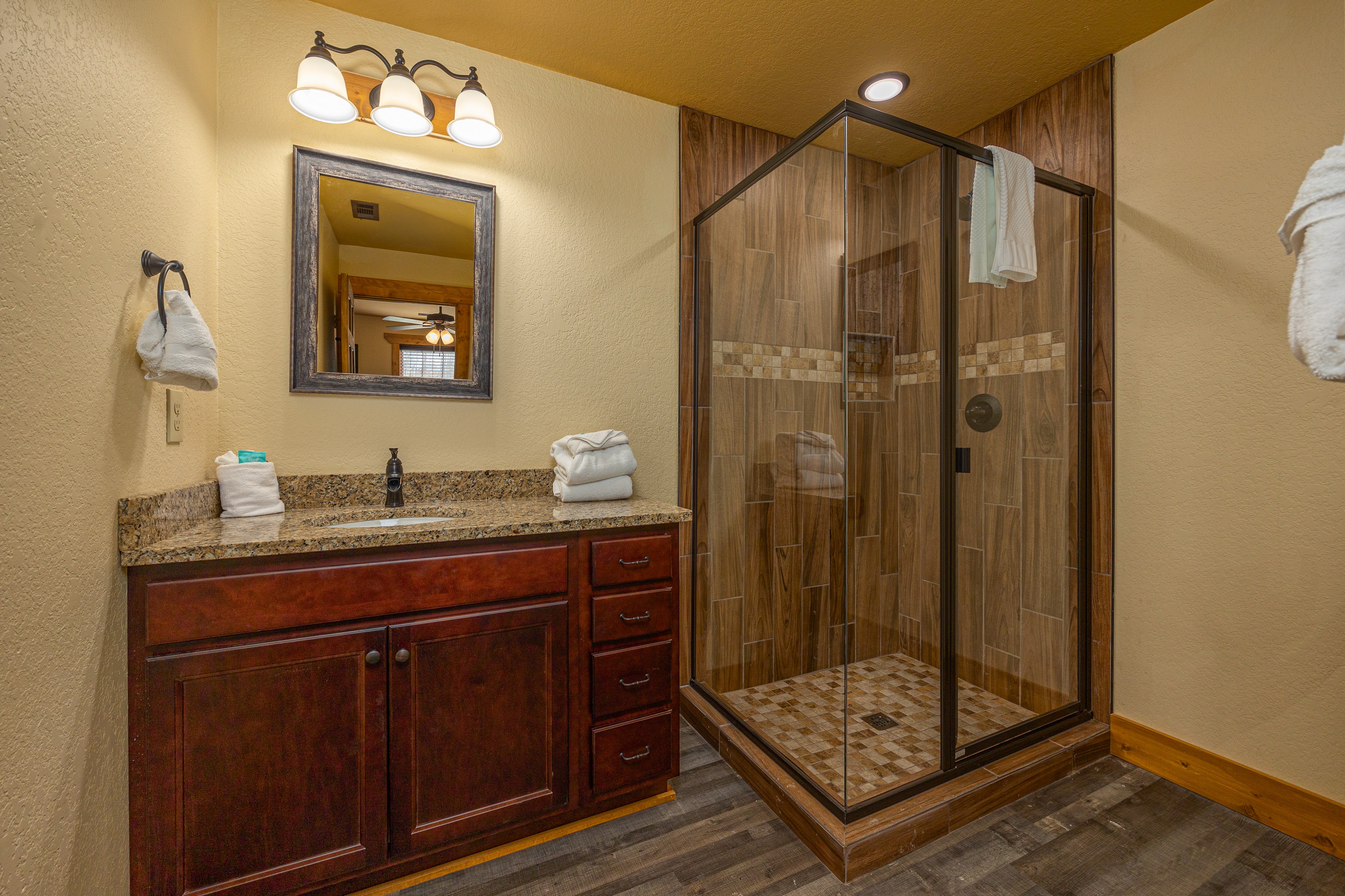 Poolside Paradise | Photo 28