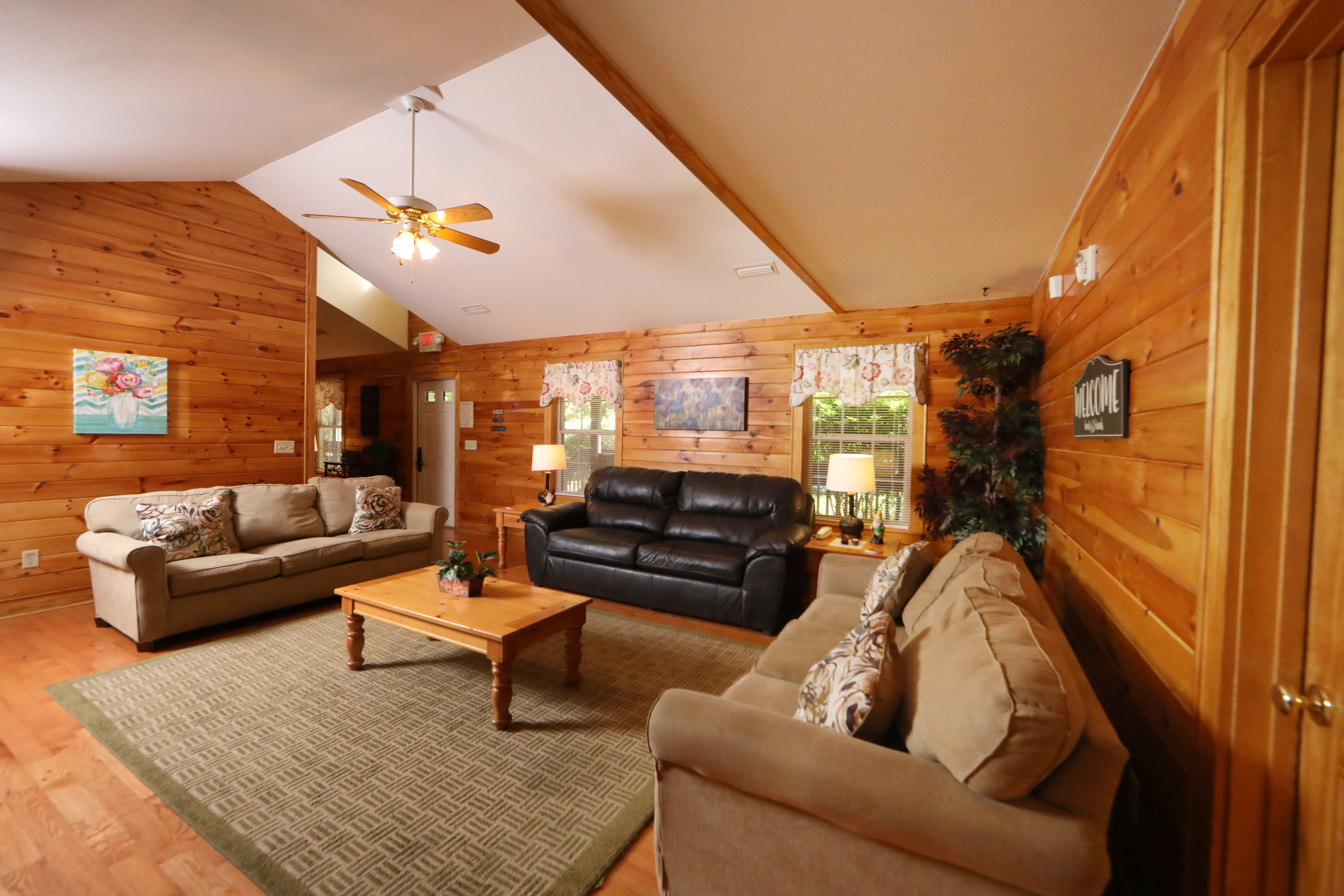 Oak Tree Lodge | Photo 3