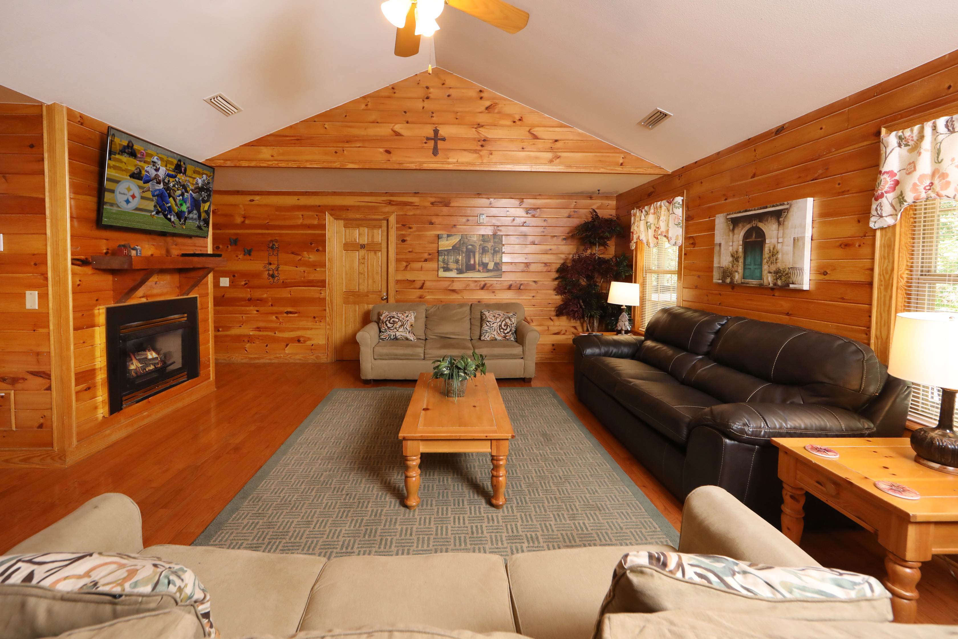 Oak Tree Lodge | Photo 2