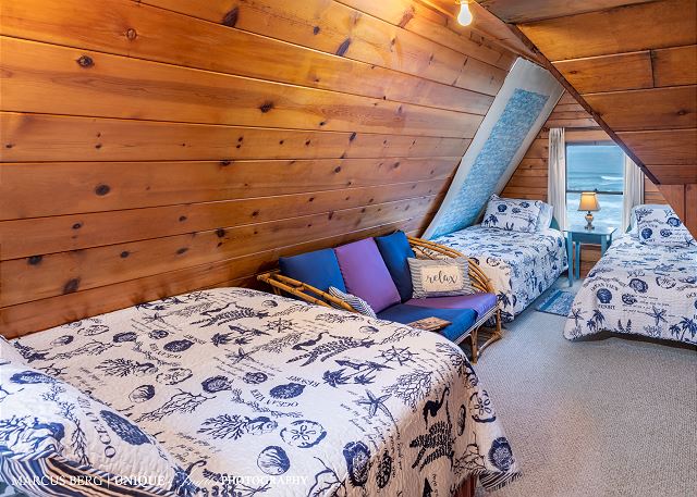 Image Attic dormer room with Queen and 2 twins.