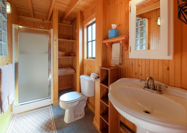 Image 2nd bathroom upstairs