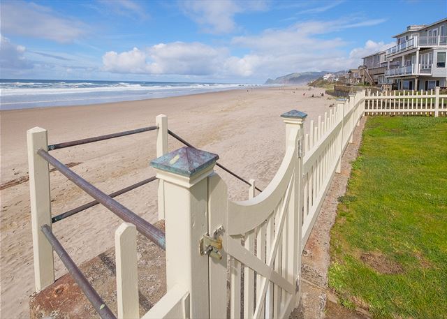 Image Private 7 stairs to the sandy beach