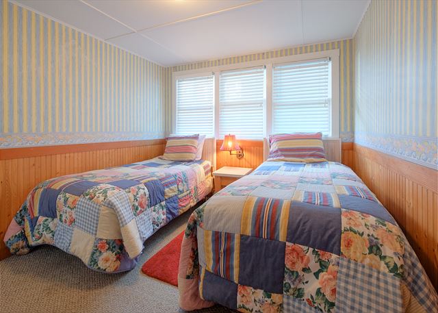 Image twin bedroom main floor