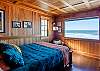 Image Queen bedroom overlooks the surf