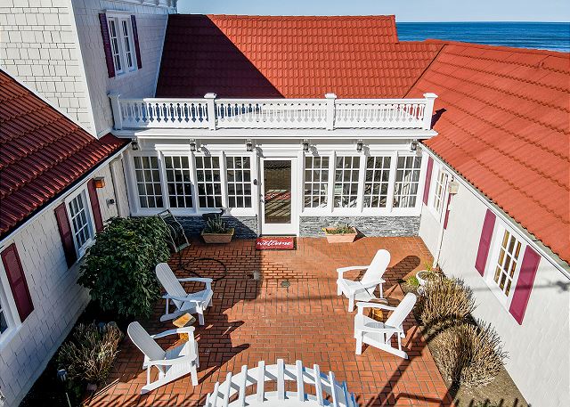 Image Courtyard Entrance
