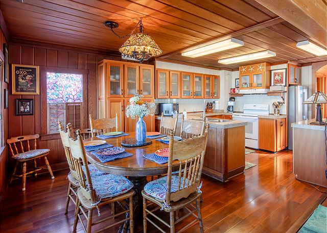 Image Beautiful dining and well stocked kitchen