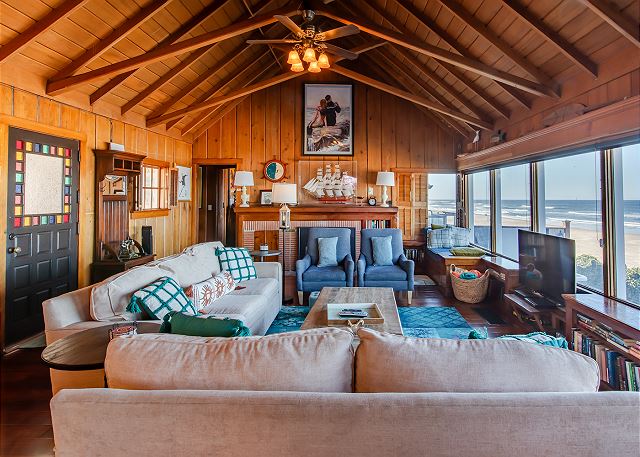 Image Comfy living room with plenty of seating