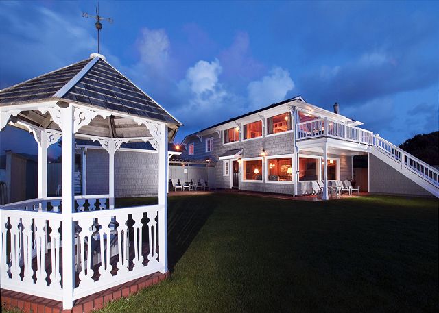 Image Moonlight over the ocean from the Gazebo