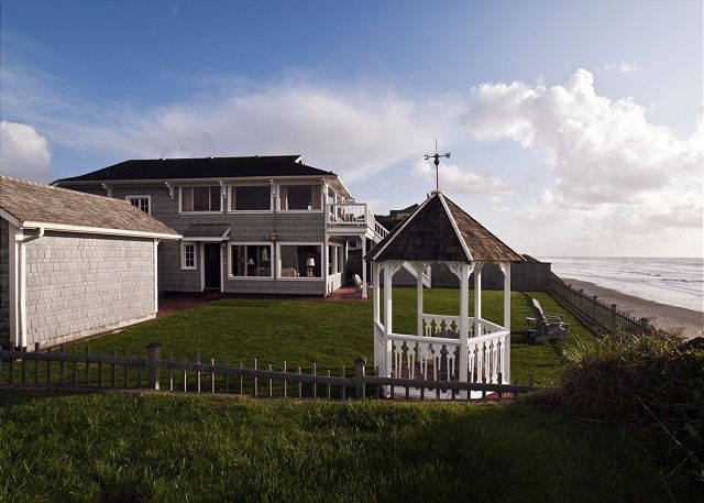 Image Double Lot overlooking the Ocean