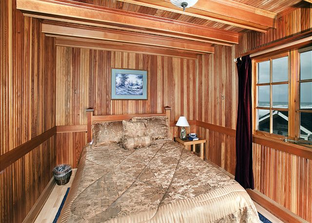 Image Lower queen bedroom