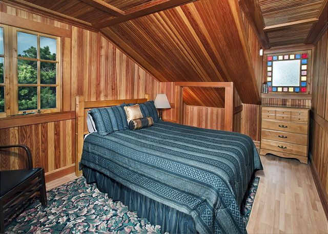 Image Second Queen Bedroom 2nd floor