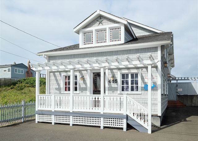 Image Beautiful renovated 1920s craftsman 