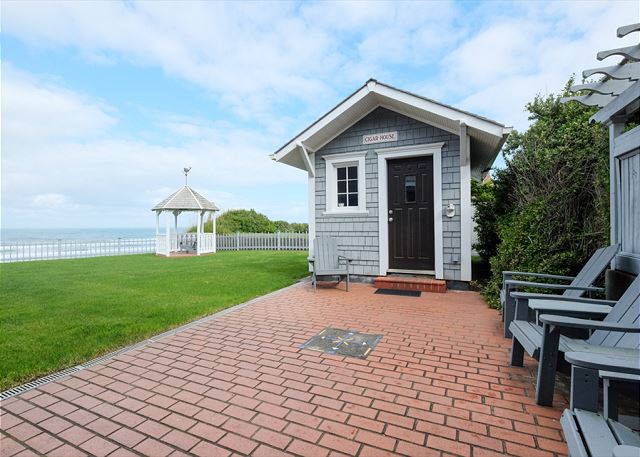 Image Courtyard & Cigar shed 