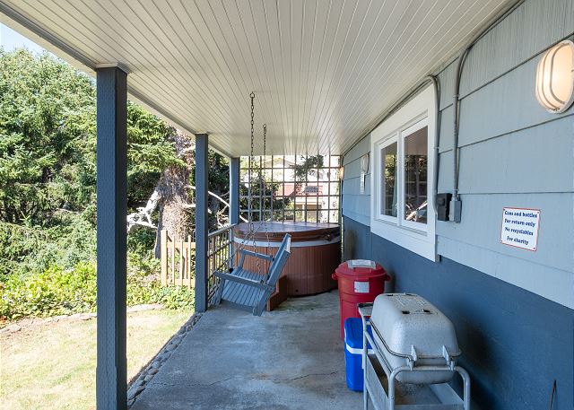 Image Back porch/Hot tub