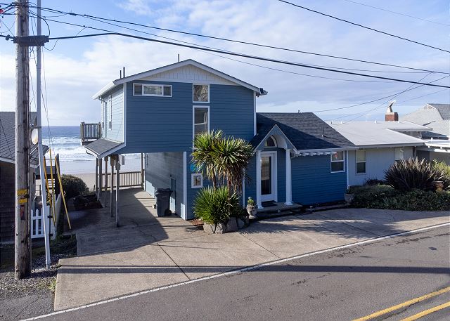 Image Charming oceanfront exterior