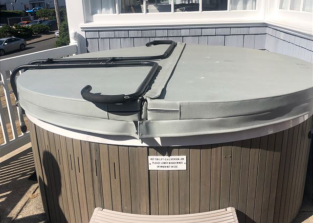 Image Hot tub off the king bedroom