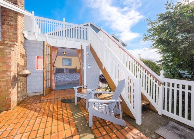 Image Stairs to upper deck