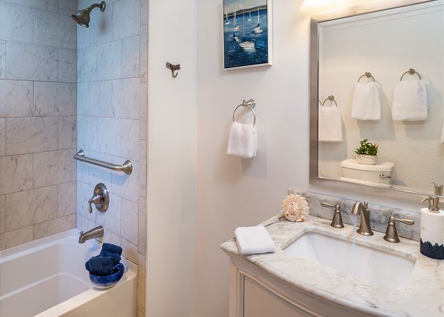 Image Upper level bathroom