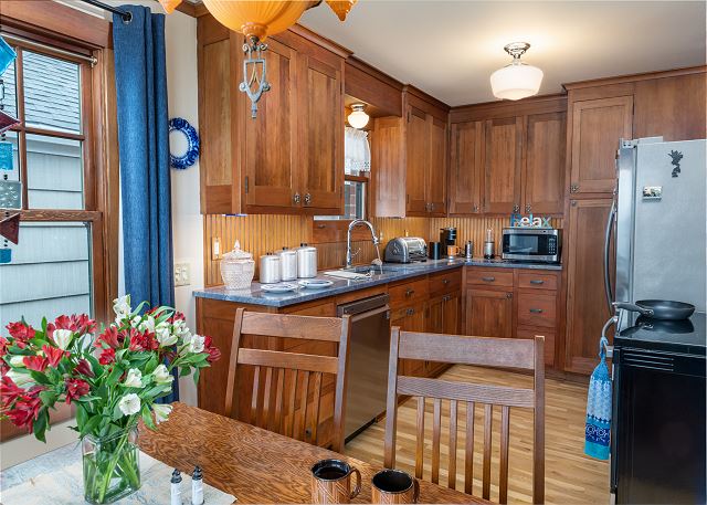 Image Oceanfront kitchen and dining.