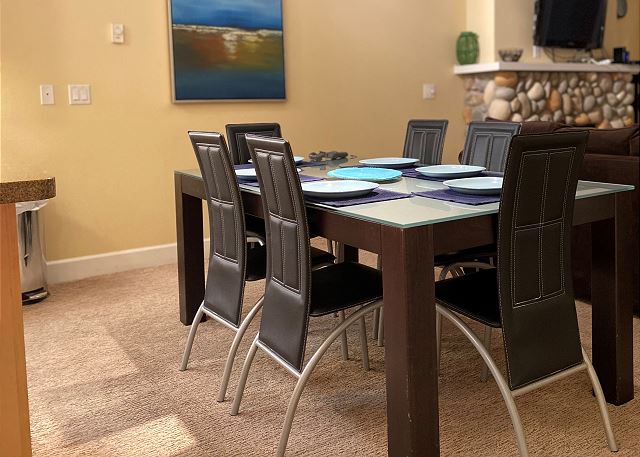 Image Dining table