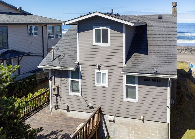 Image Front entrance from parking