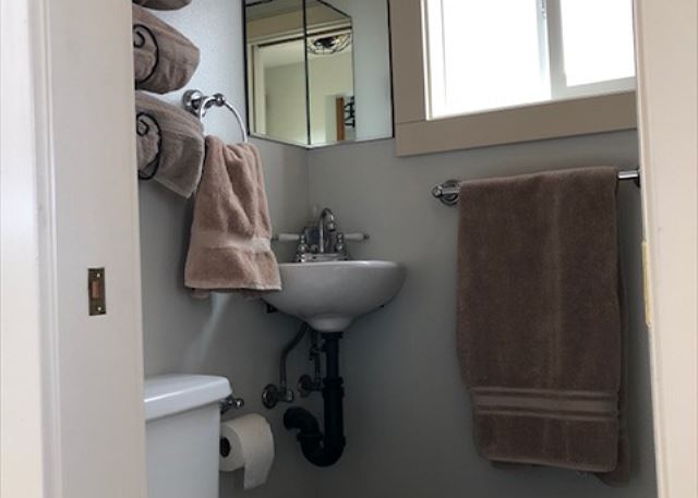 Image Main floor mud room bathroom