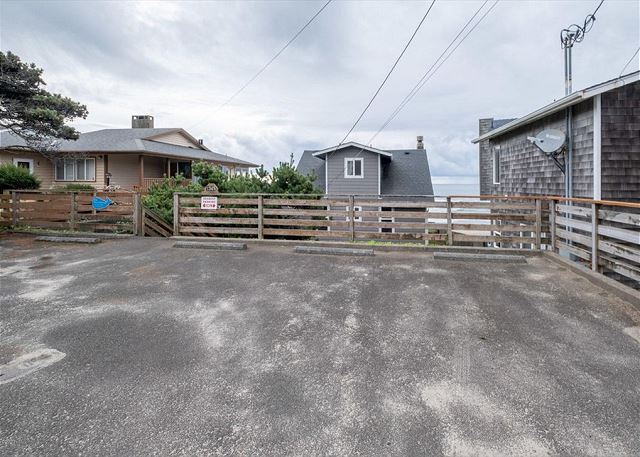 Image Parking area is allowed 3 vehicles