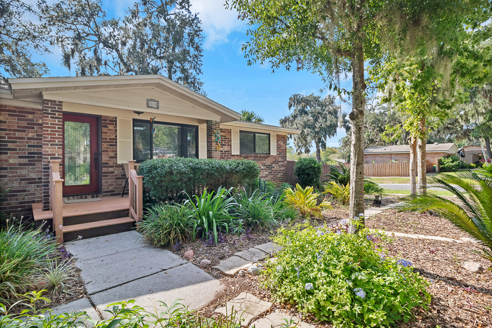 Shady Oaks - Breezy retreat w patio & beach access | Photo 1