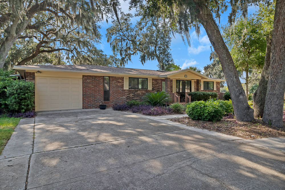 Shady Oaks - Breezy retreat w patio & beach access | Photo 7