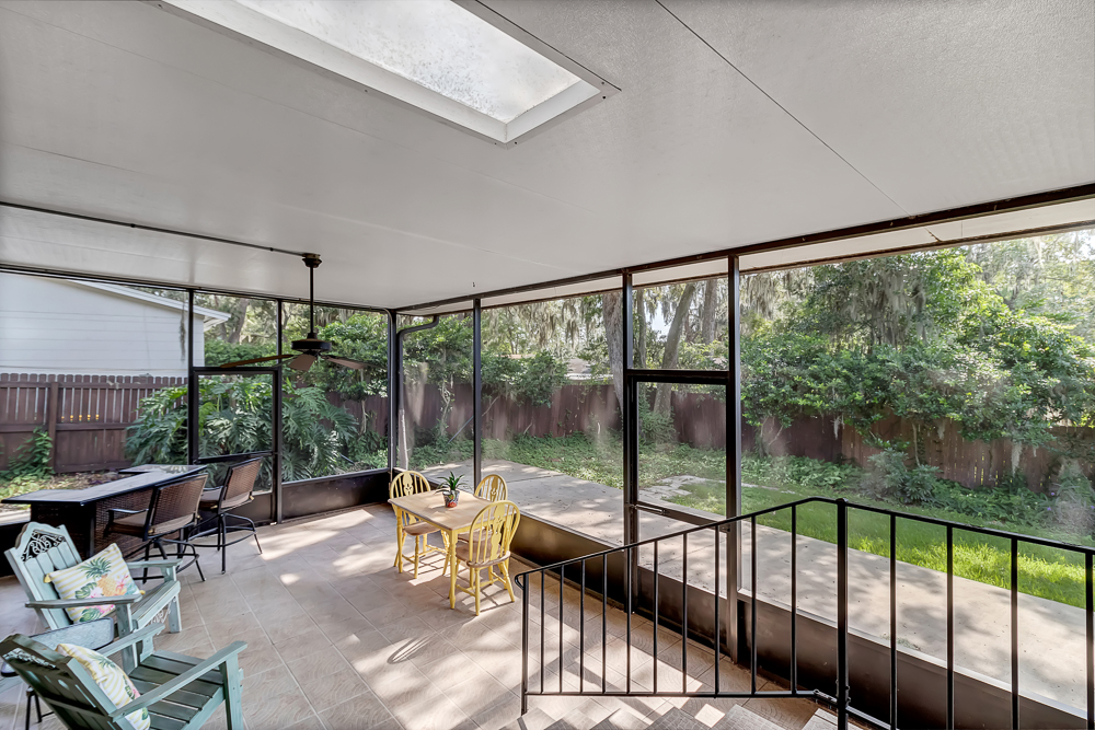 Shady Oaks - Breezy retreat w patio & beach access | Photo 2