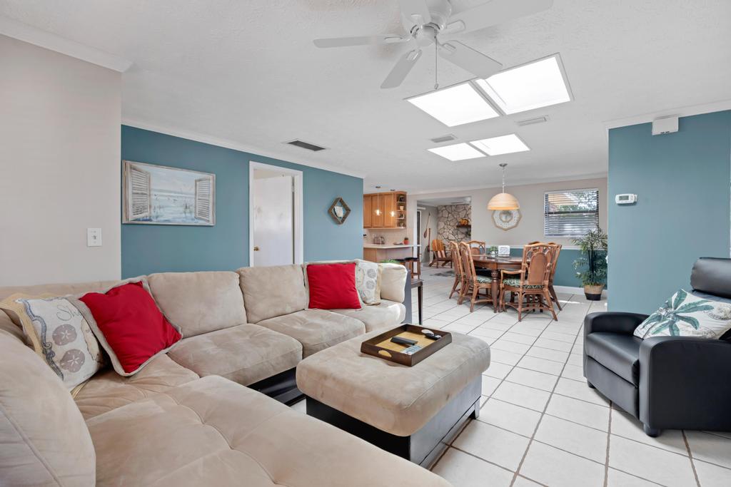 Shady Oaks - Breezy retreat w patio & beach access | Photo 11