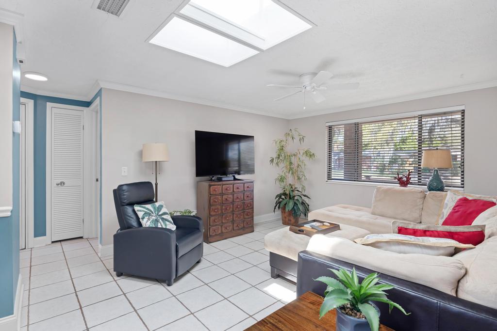 Shady Oaks - Breezy retreat w patio & beach access | Photo 12