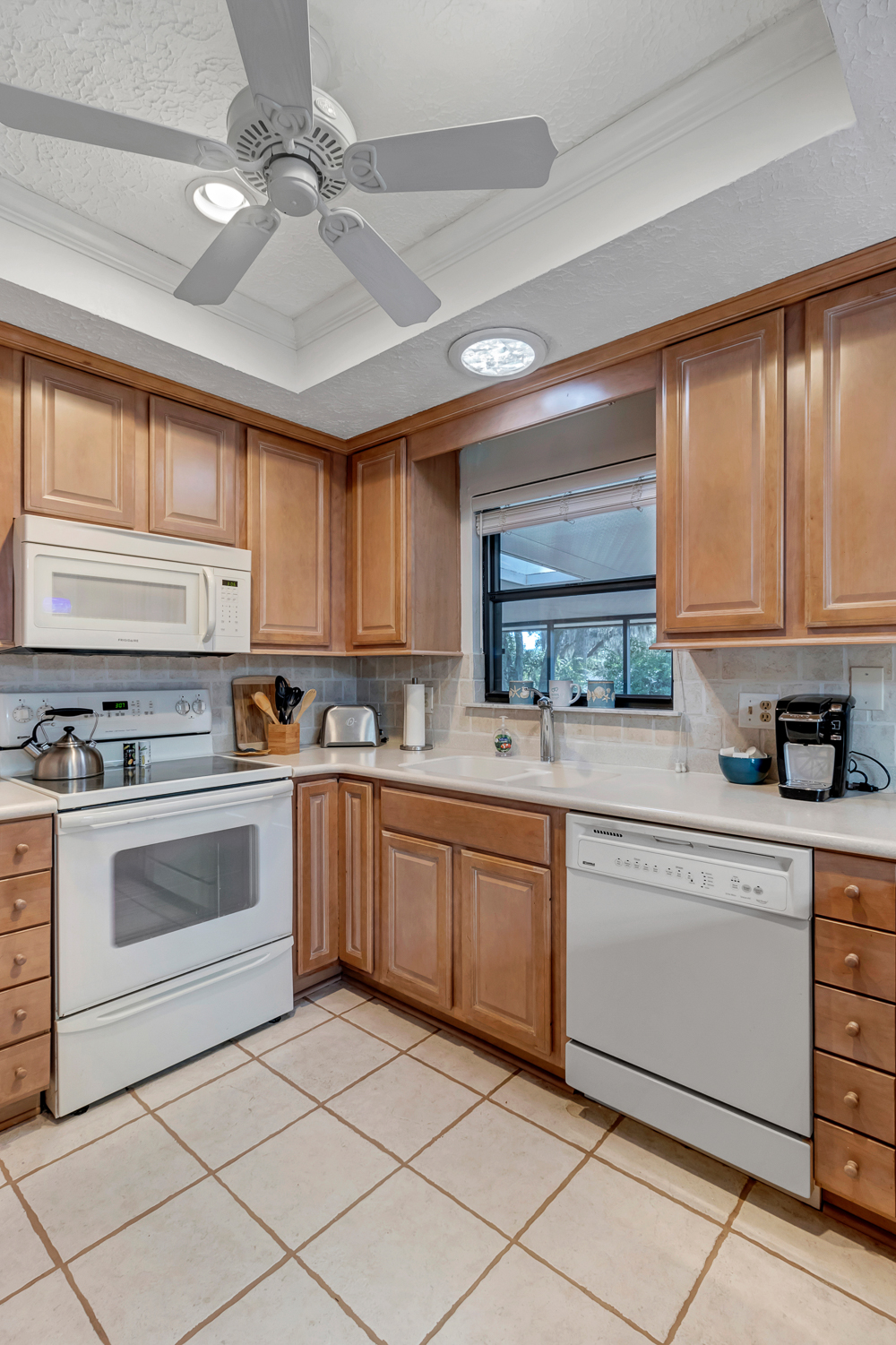 Shady Oaks - Breezy retreat w patio & beach access | Photo 12