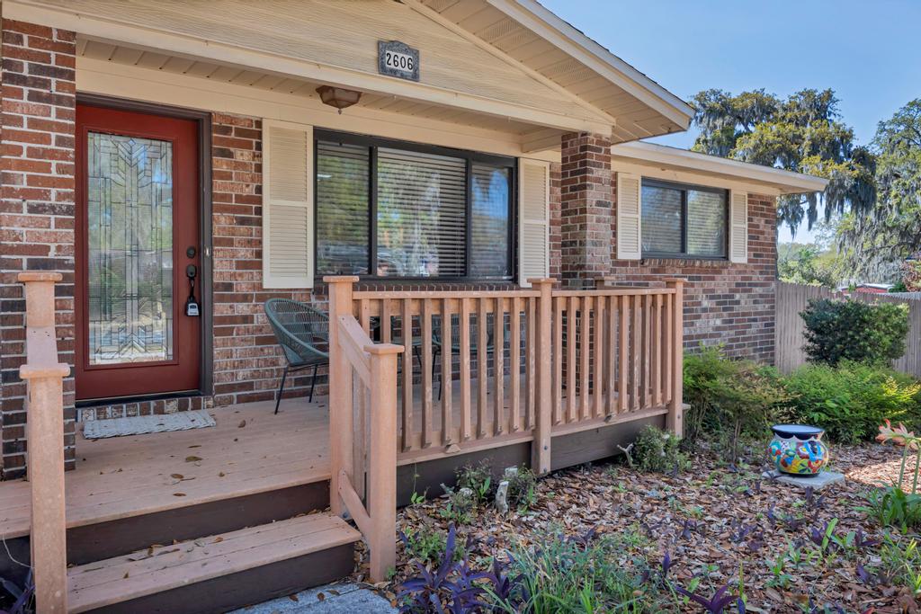 Shady Oaks - Breezy retreat w patio & beach access | Photo 9