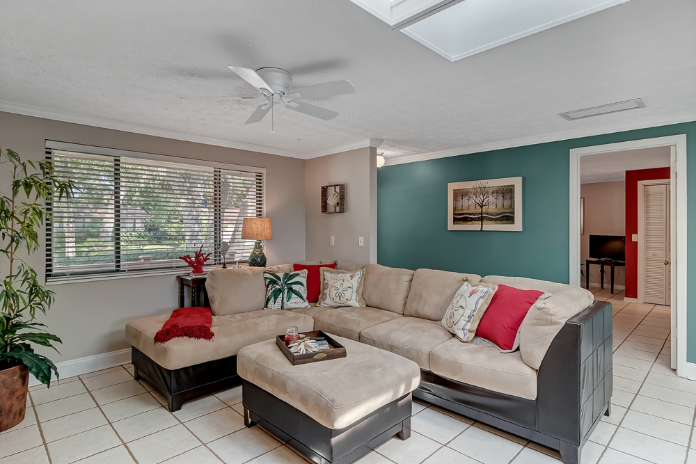 Shady Oaks - Breezy retreat w patio & beach access | Photo 3