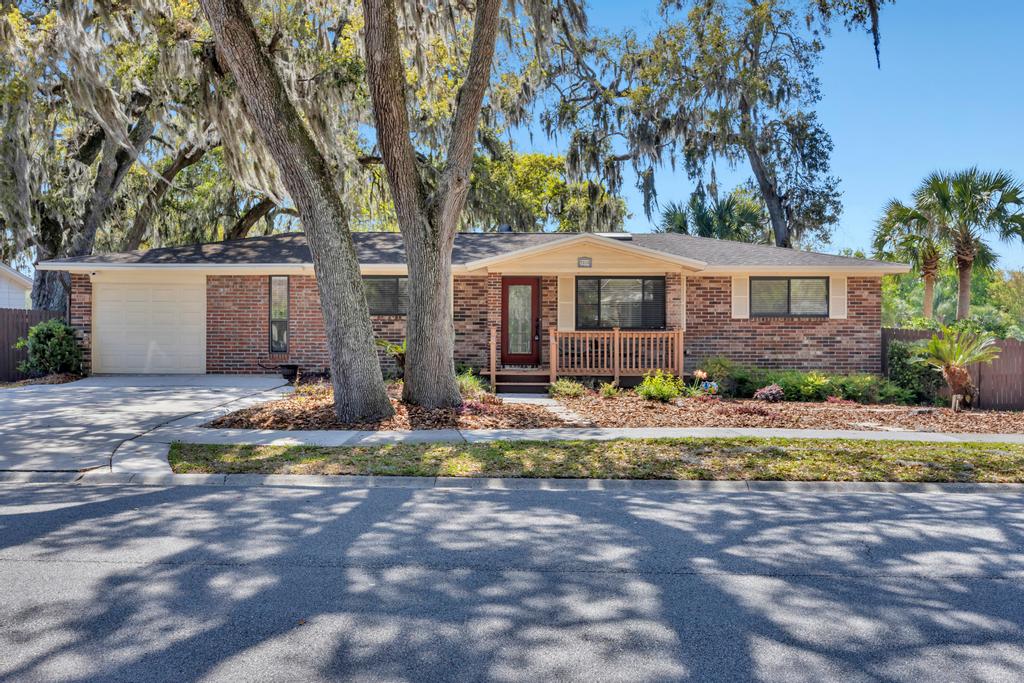 Shady Oaks - Breezy retreat w patio & beach access | Photo 6