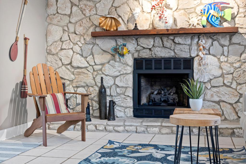 Shady Oaks - Breezy retreat w patio & beach access | Photo 20
