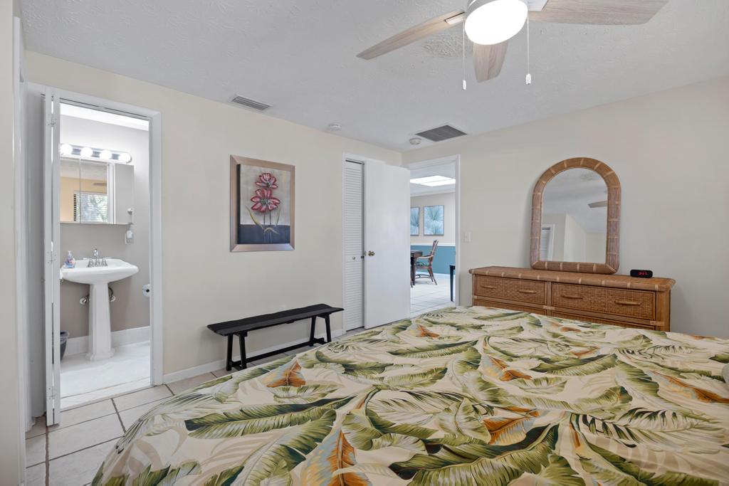 Shady Oaks - Breezy retreat w patio & beach access | Photo 24