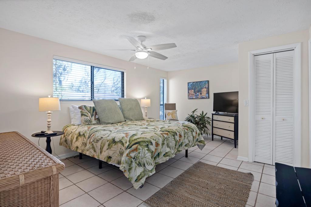 Shady Oaks - Breezy retreat w patio & beach access | Photo 22