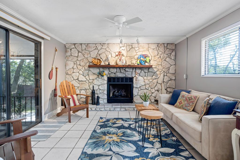 Shady Oaks - Breezy retreat w patio & beach access | Photo 5
