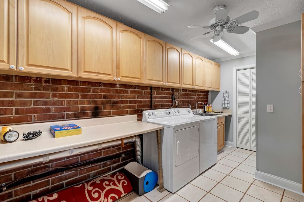 Shady Oaks - Breezy retreat w patio & beach access | Photo 26