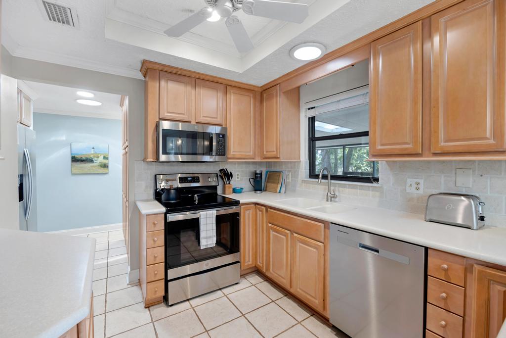 Shady Oaks - Breezy retreat w patio & beach access | Photo 16