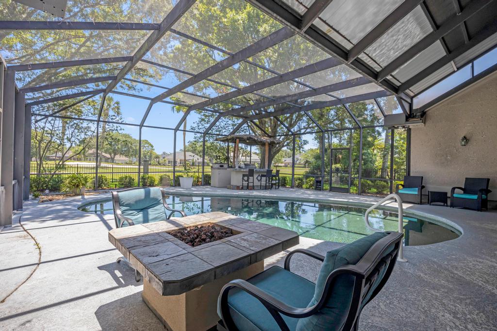 Club Views - Pool Home