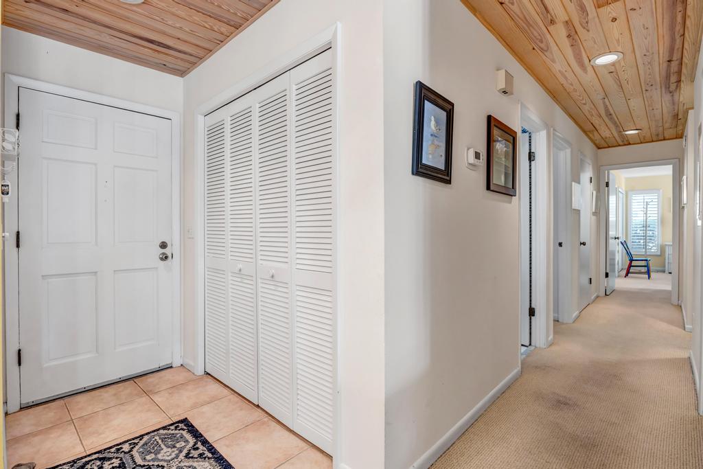 Fishermans Recess - 3BR condo w lake views & lanai | Photo 4