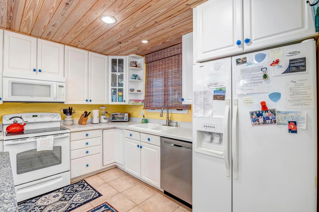 Fishermans Recess - 3BR condo w lake views & lanai | Photo 6