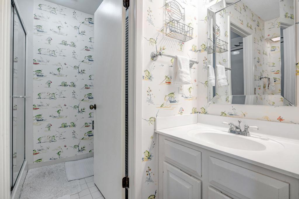 Fishermans Recess - 3BR condo w lake views & lanai | Photo 23