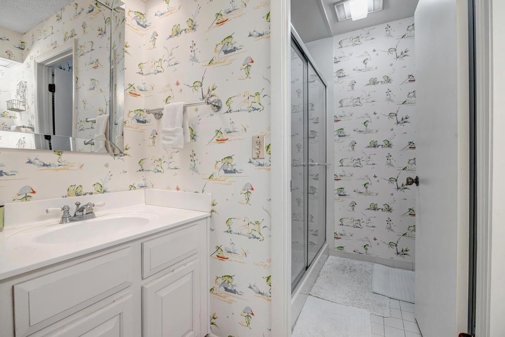 Fishermans Recess - 3BR condo w lake views & lanai | Photo 22