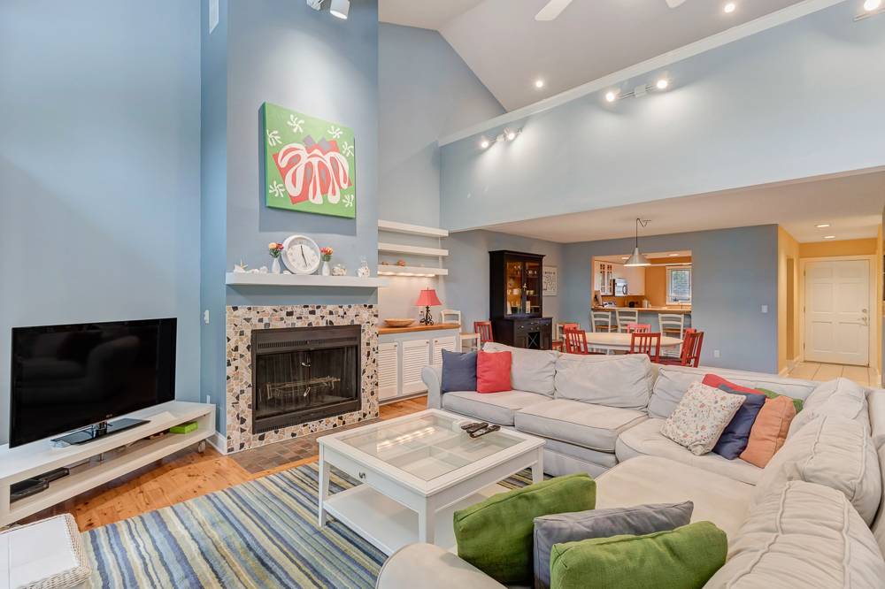 Seaclusion - Spacious condo w/ lanai & pool | Photo 19